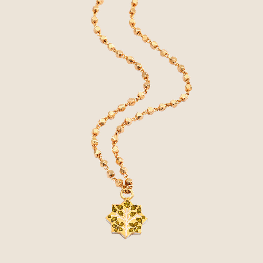 AṢṬAKŌṆA Moon necklace